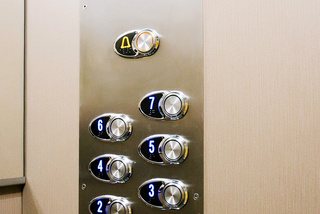 Reconstruction of elevator in apartment building, 4 persons, 8 stations, Prague 4, b