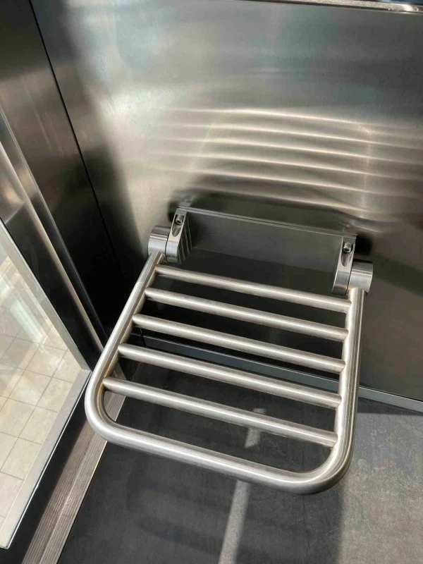 Folding seat